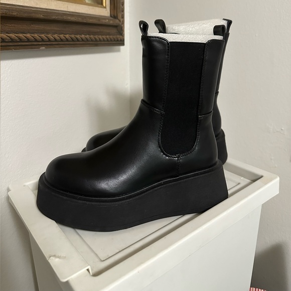 Women’s Steve Madden platform boots - Picture 1 of 4